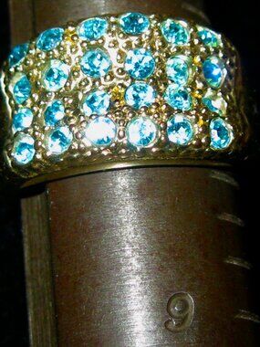 KIRKS FOLLY OLD STOCK AQUA RHINESTONE RING SIZE 8 W/GOLD TONE BAND